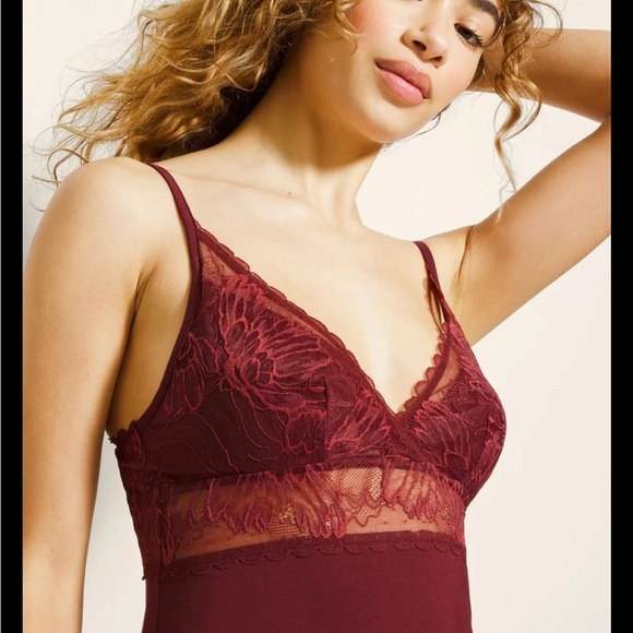 SOMA COOL NIGHTS
Pajama Cami With Plunge Necklline
SIZE M - Picture 4 of 4